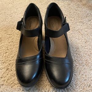 Women’s Clarks pumps